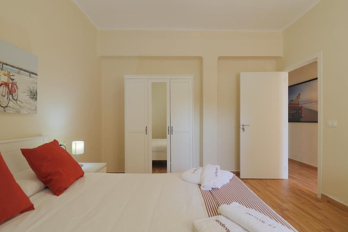 C102 - Huge And Stylish 5 Bedroom By The Center Lejlighed