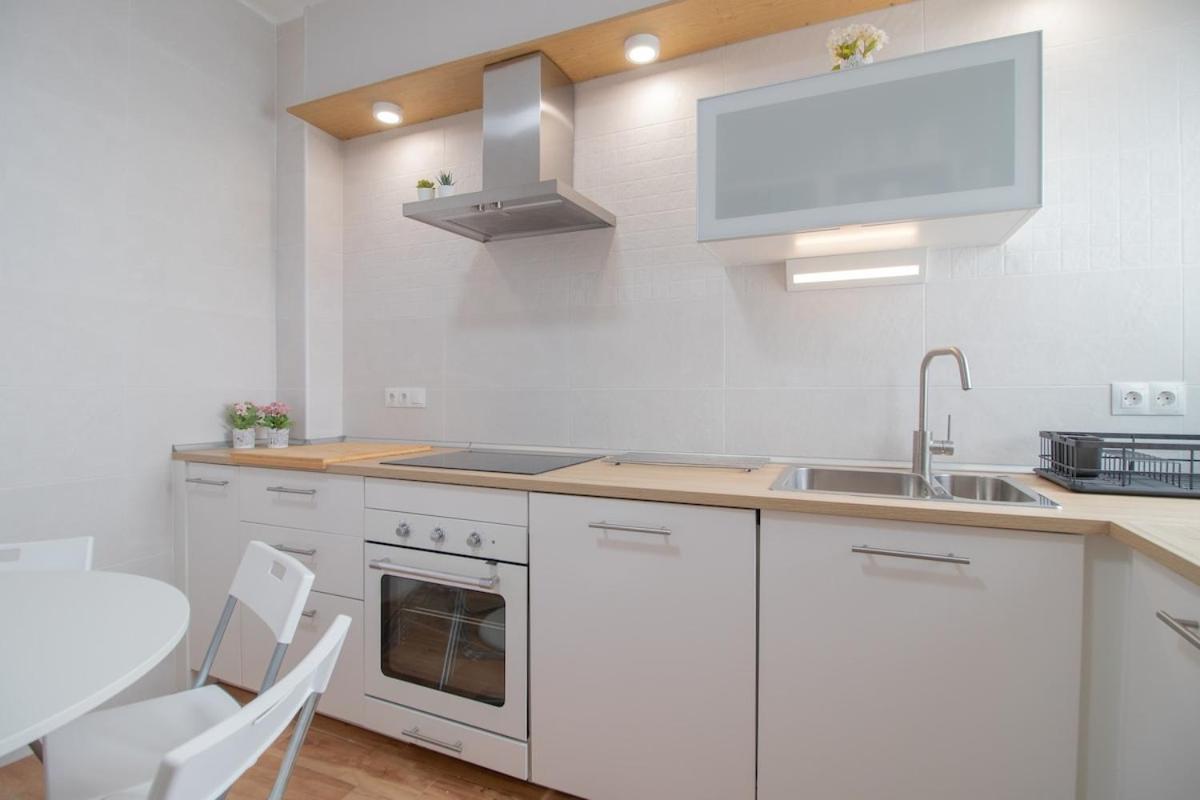 C102 - Huge And Stylish 5 Bedroom By The Center Lejlighed *